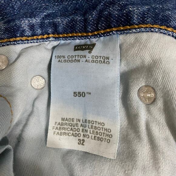 LEVI Women Shorts Cutoff 550 Size 32 Medium Wash Plus Size Cowgirl American 90s - Picture 7 of 8